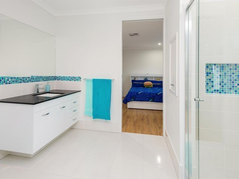 17 Poinciana Place, Jacobs Well QLD 4208