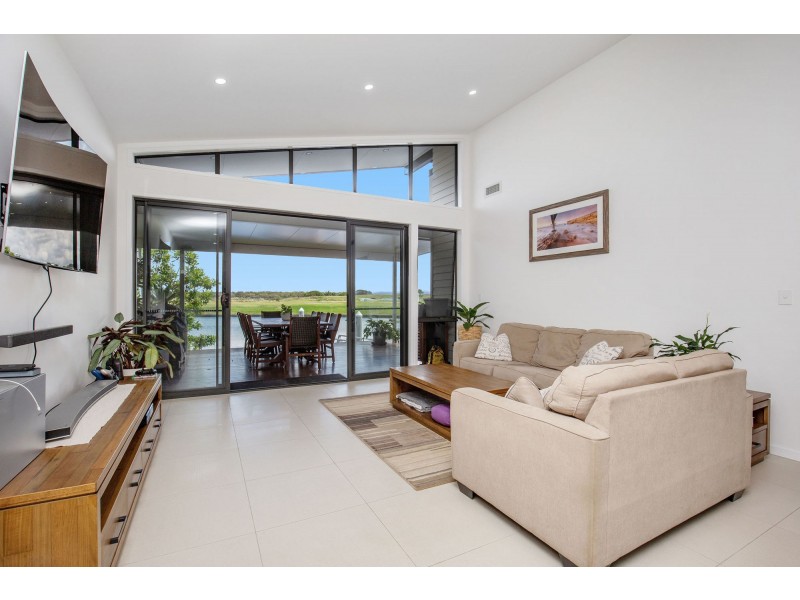 11 Paradise Parade, Jacobs Well QLD 4208