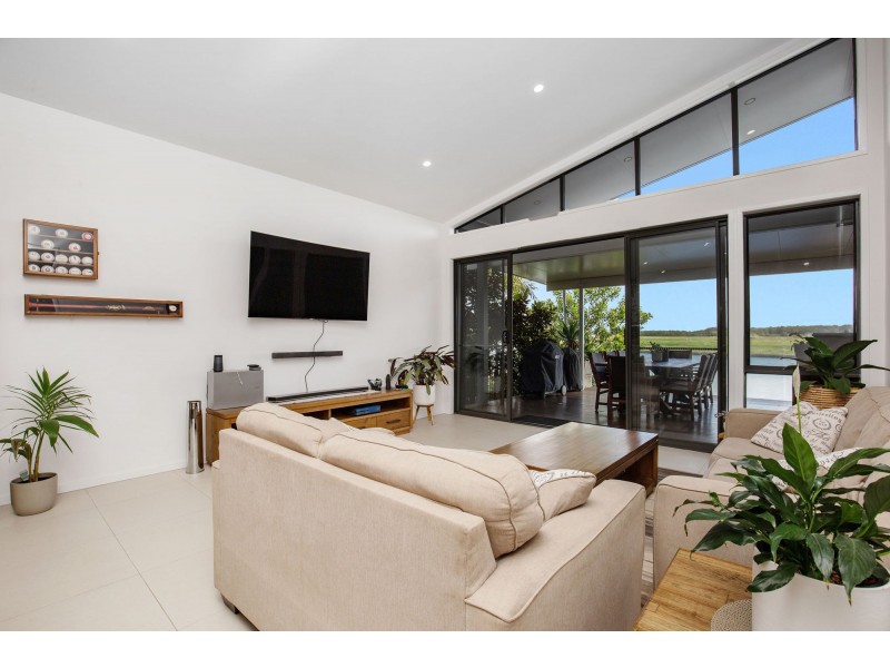 11 Paradise Parade, Jacobs Well QLD 4208