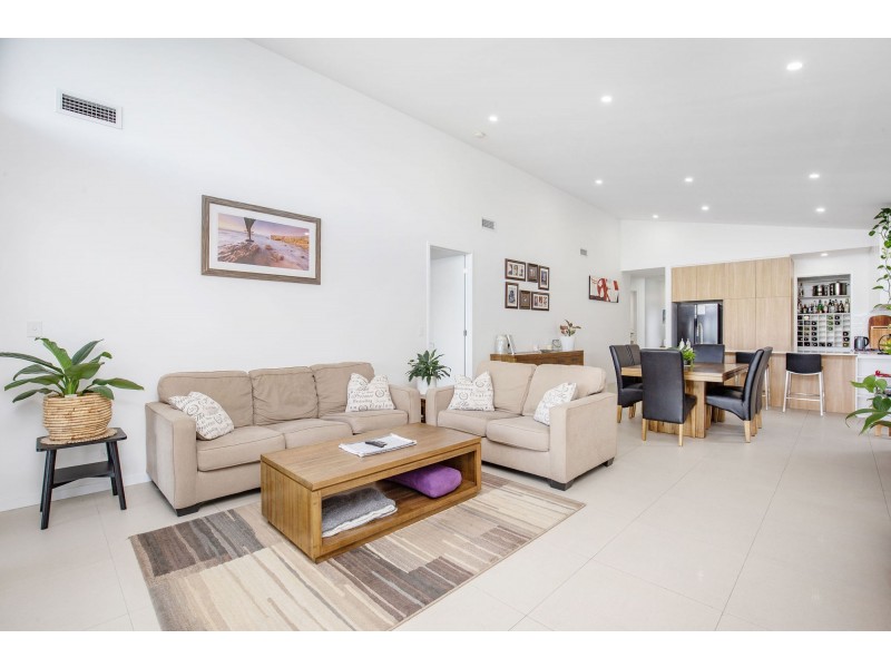 11 Paradise Parade, Jacobs Well QLD 4208