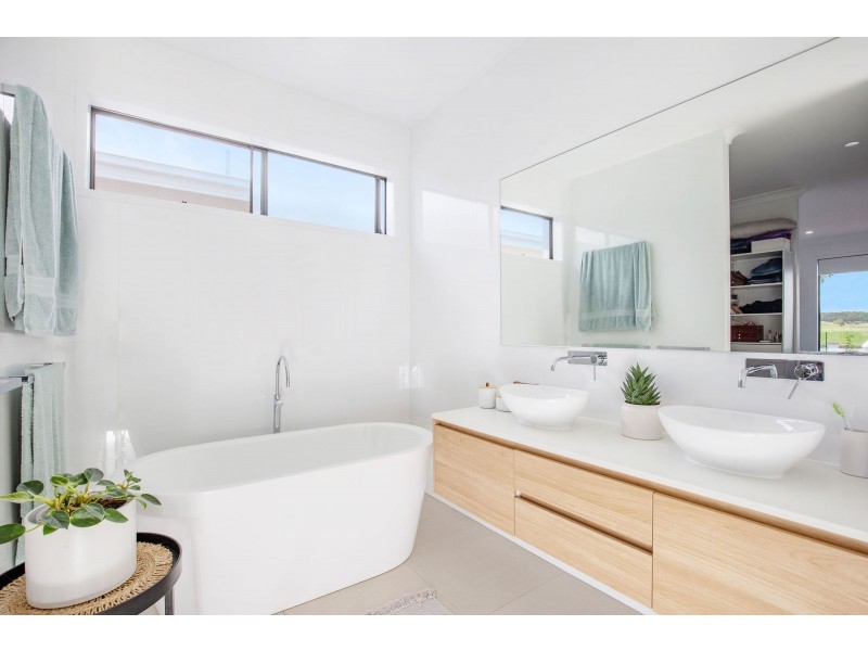 11 Paradise Parade, Jacobs Well QLD 4208