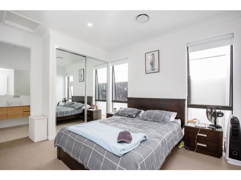 11 Paradise Parade, Jacobs Well QLD 4208