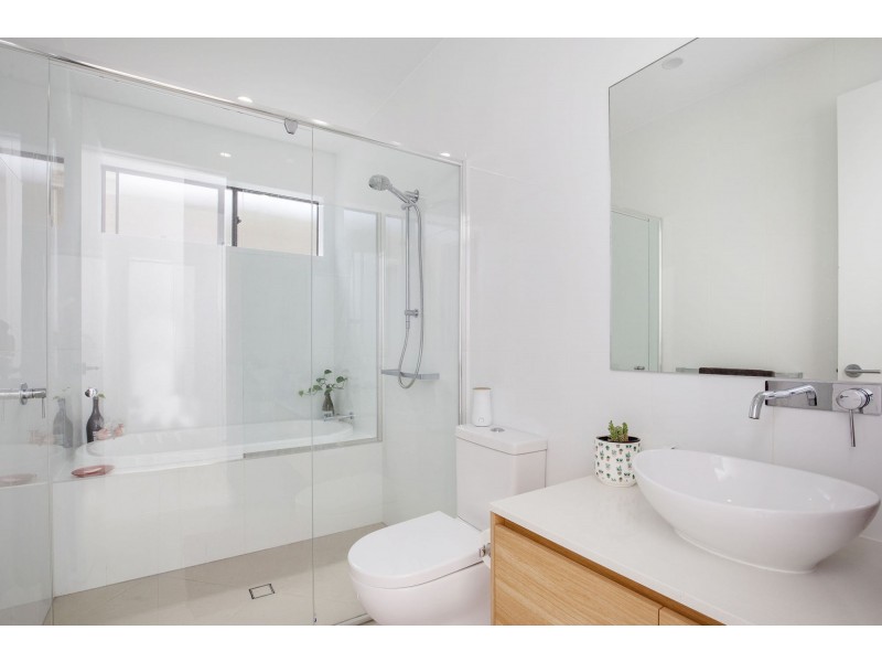 11 Paradise Parade, Jacobs Well QLD 4208