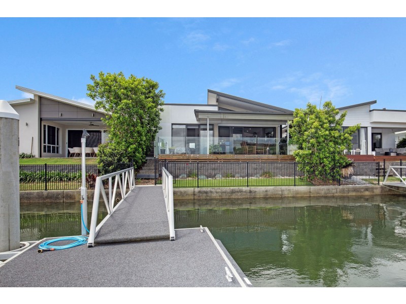 11 Paradise Parade, Jacobs Well QLD 4208