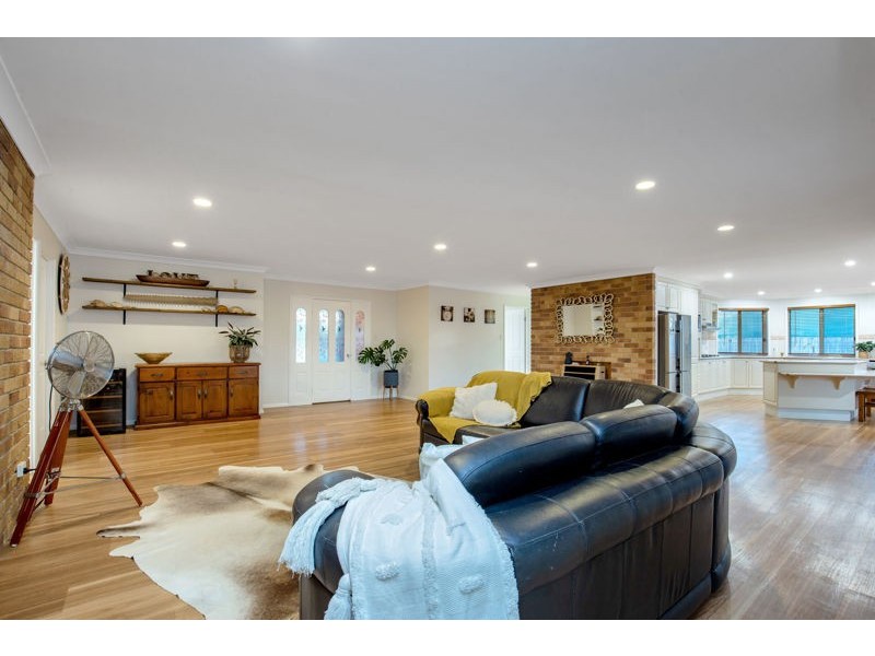 33 Royal Palm Drive, Steiglitz QLD 4207