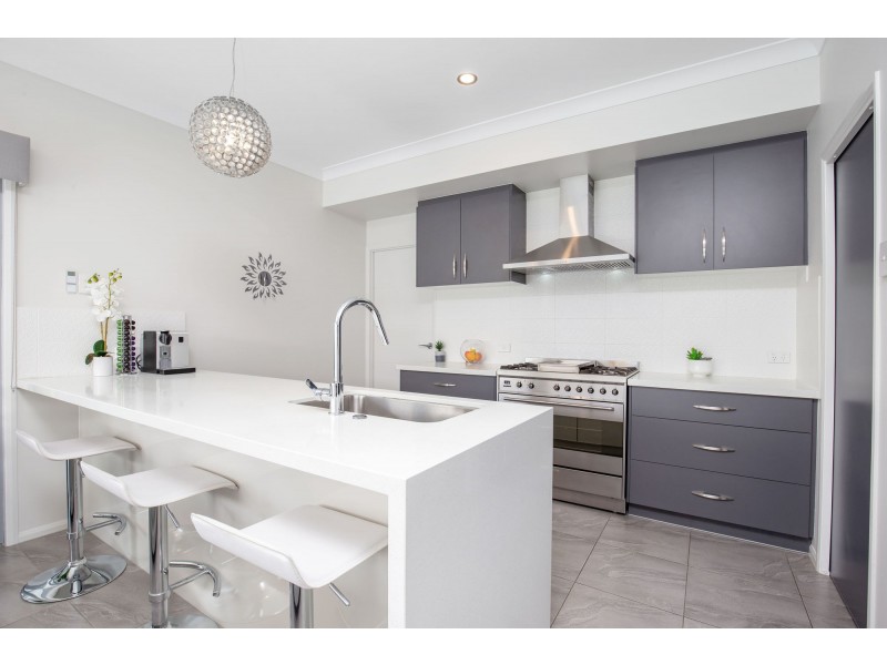 3 Marina Parade, Jacobs Well QLD 4208