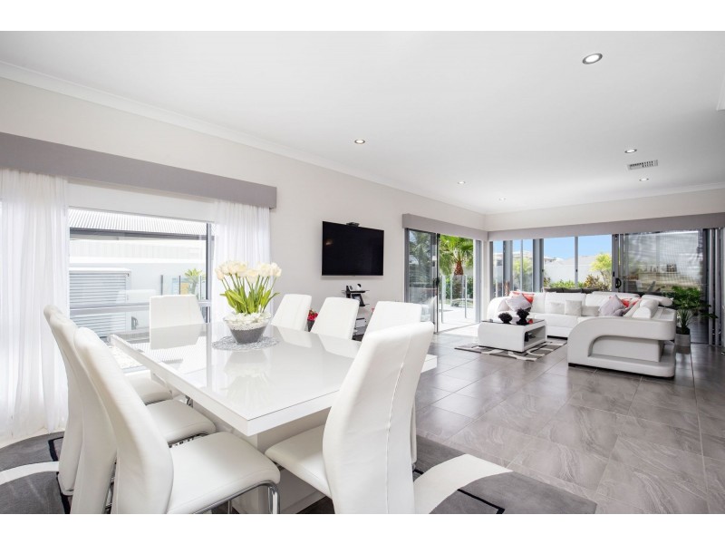 3 Marina Parade, Jacobs Well QLD 4208