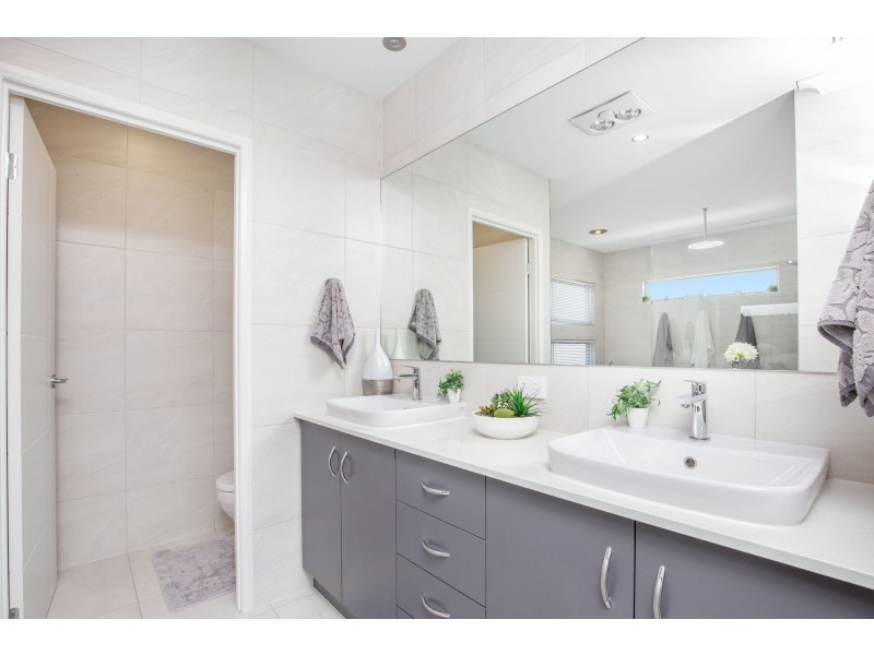 3 Marina Parade, Jacobs Well QLD 4208