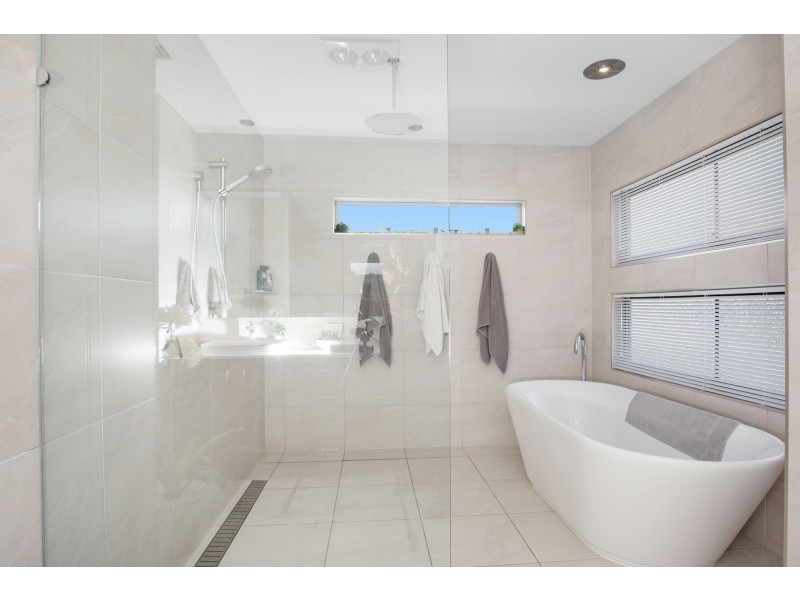 3 Marina Parade, Jacobs Well QLD 4208
