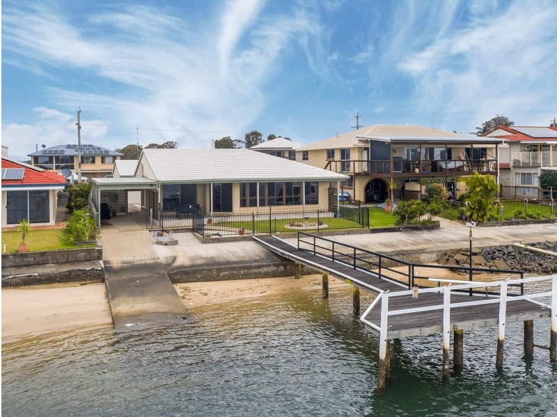 28 Esplanade, Jacobs Well QLD 4208