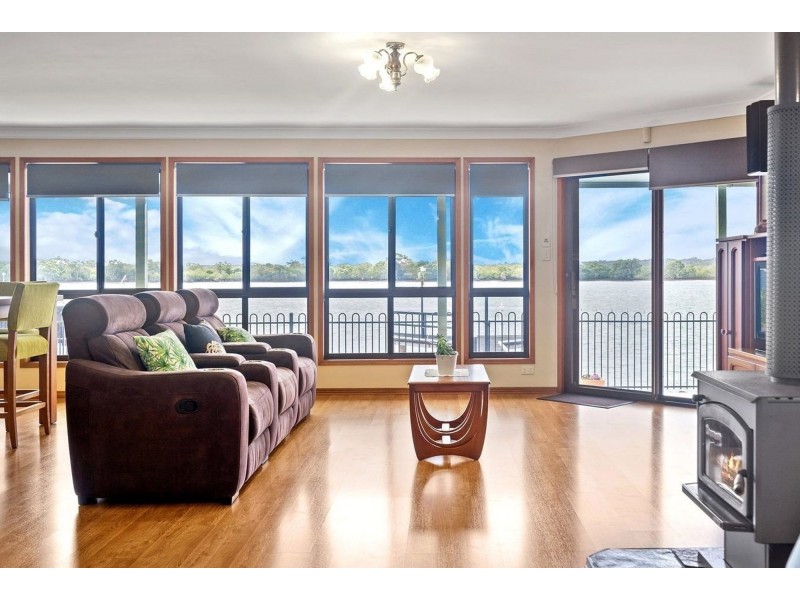 28 Esplanade, Jacobs Well QLD 4208