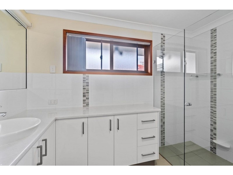 28 Esplanade, Jacobs Well QLD 4208