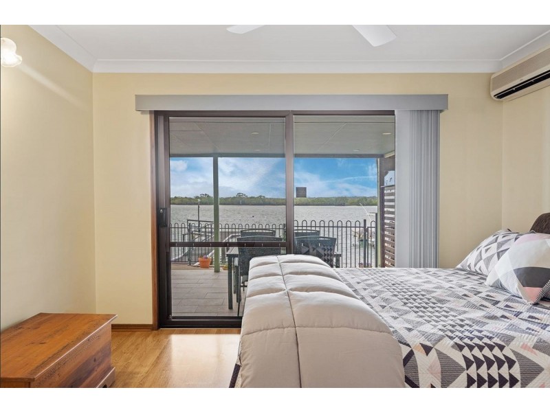 28 Esplanade, Jacobs Well QLD 4208