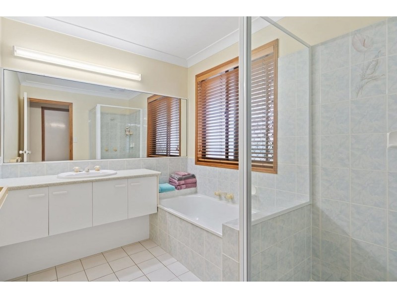 28 Esplanade, Jacobs Well QLD 4208