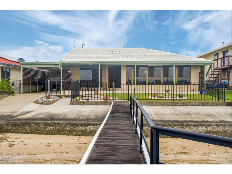 28 Esplanade, Jacobs Well QLD 4208