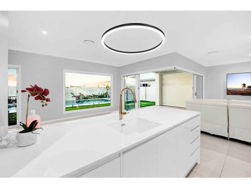 17 Moreton Drive, Jacobs Well QLD 4208