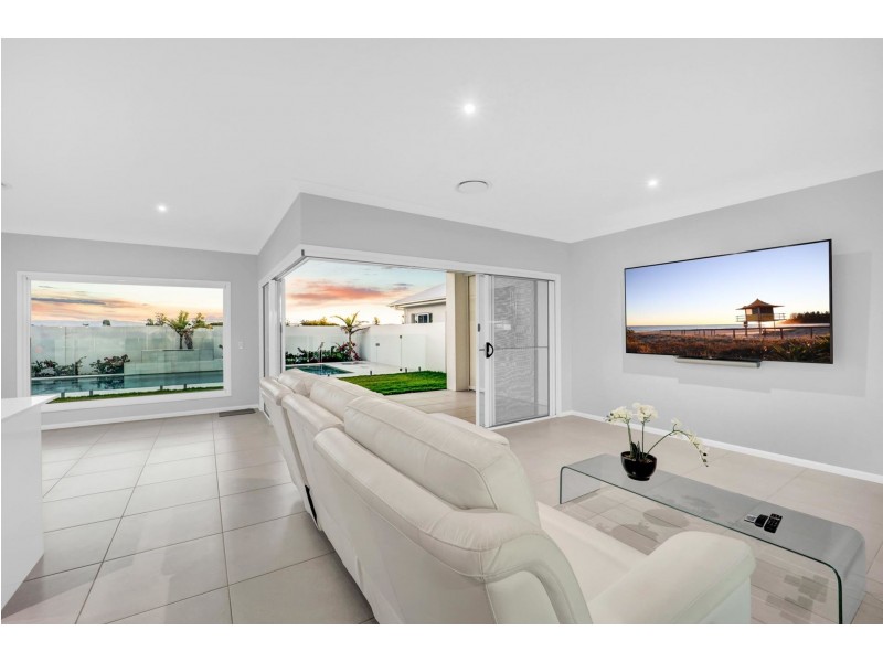 17 Moreton Drive, Jacobs Well QLD 4208