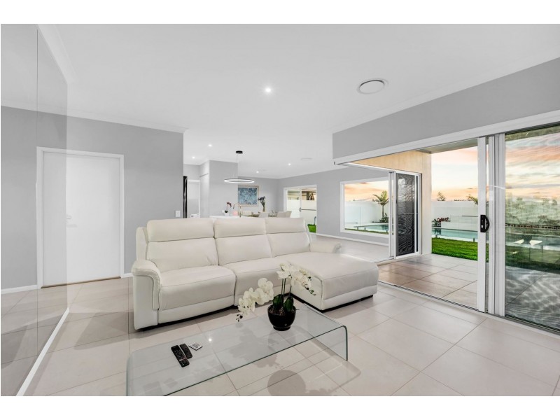 17 Moreton Drive, Jacobs Well QLD 4208
