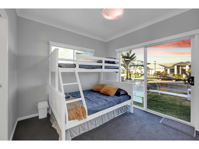 17 Moreton Drive, Jacobs Well QLD 4208