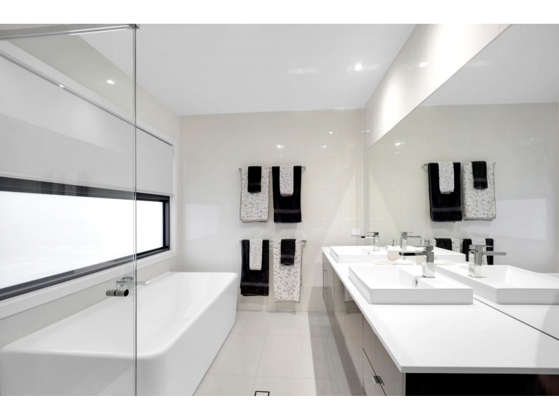 14 Poinciana Place, Jacobs Well QLD 4208