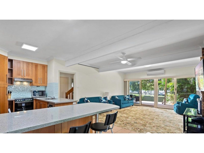 1 Adrian Court, Jacobs Well QLD 4208