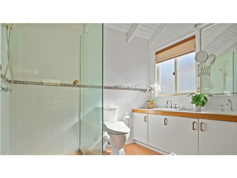 1 Adrian Court, Jacobs Well QLD 4208