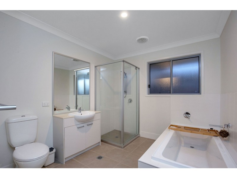 5 Helmore Road, Jacobs Well QLD 4208