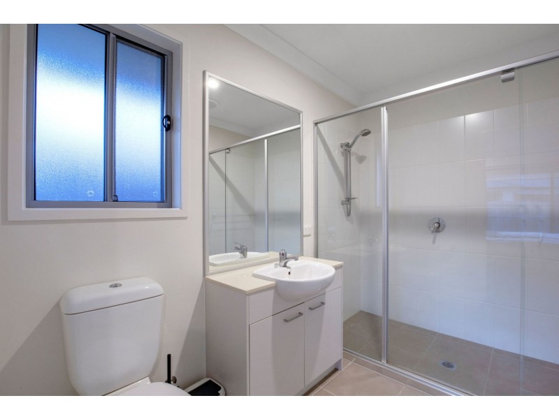 5 Helmore Road, Jacobs Well QLD 4208