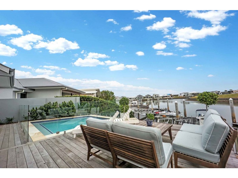 5 Paradise Parade, Jacobs Well QLD 4208