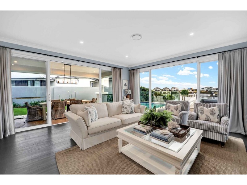 5 Paradise Parade, Jacobs Well QLD 4208