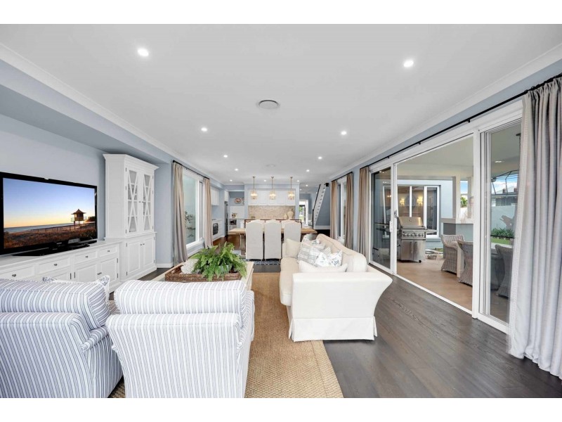 5 Paradise Parade, Jacobs Well QLD 4208