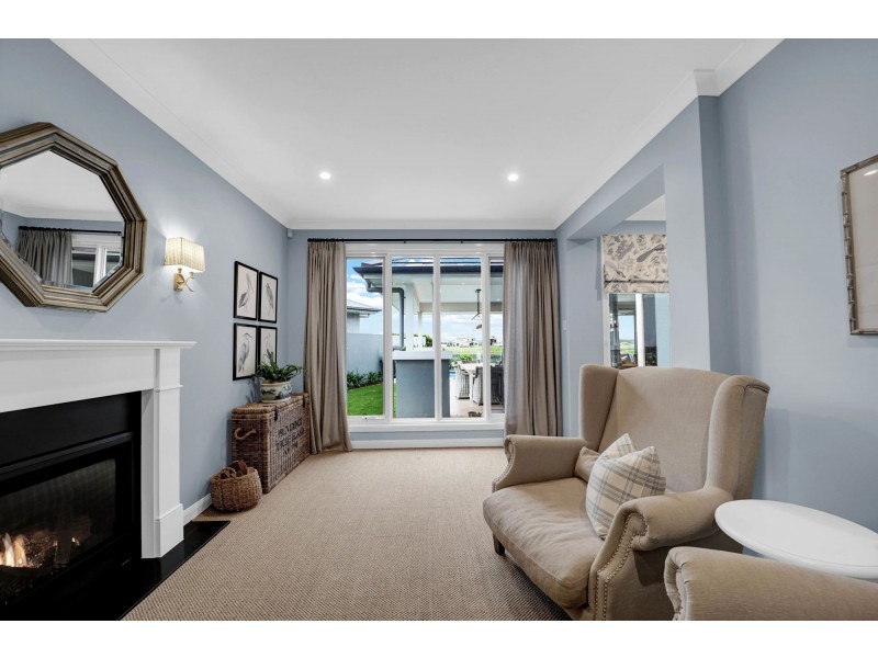 5 Paradise Parade, Jacobs Well QLD 4208