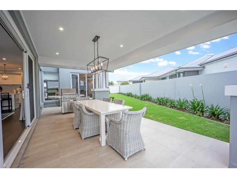 5 Paradise Parade, Jacobs Well QLD 4208