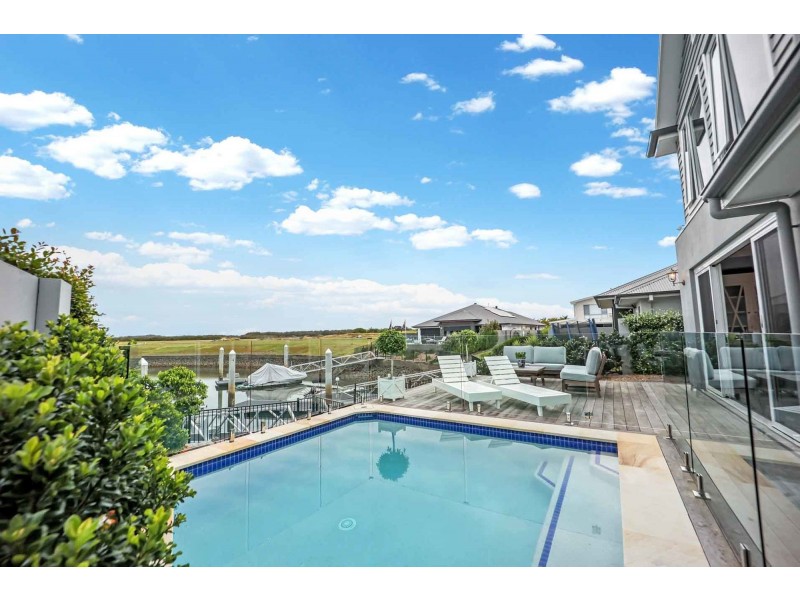 5 Paradise Parade, Jacobs Well QLD 4208