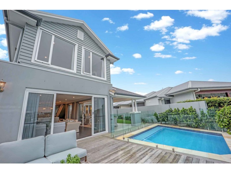 5 Paradise Parade, Jacobs Well QLD 4208