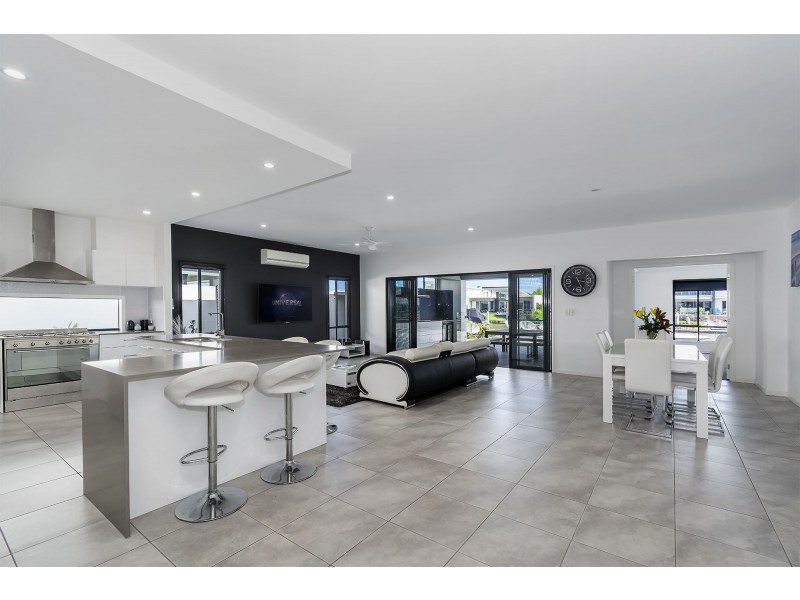 25 Marina Parade, Jacobs Well QLD 4208