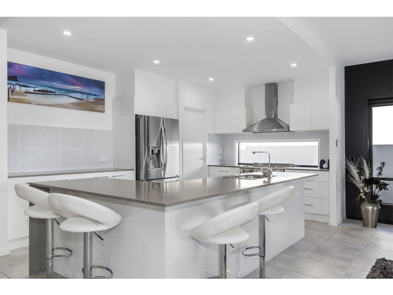 25 Marina Parade, Jacobs Well QLD 4208