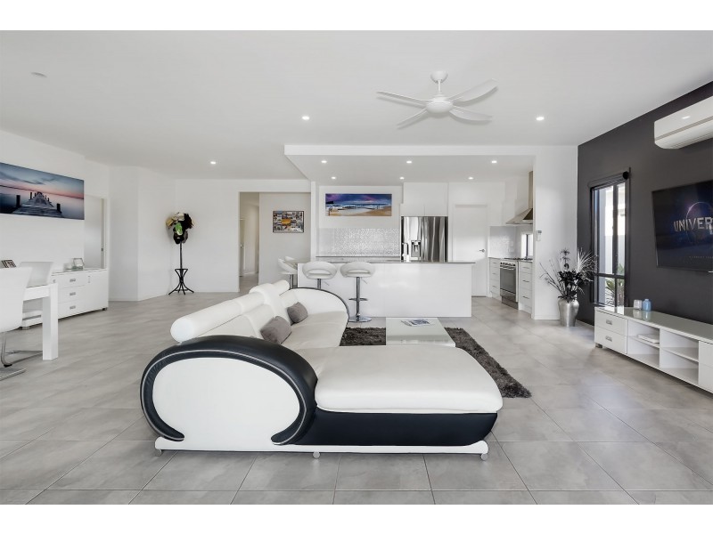 25 Marina Parade, Jacobs Well QLD 4208