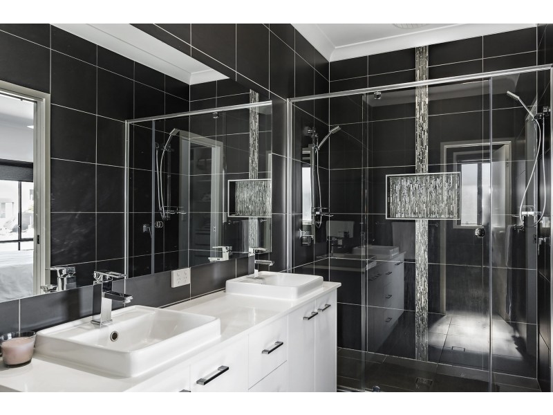 25 Marina Parade, Jacobs Well QLD 4208