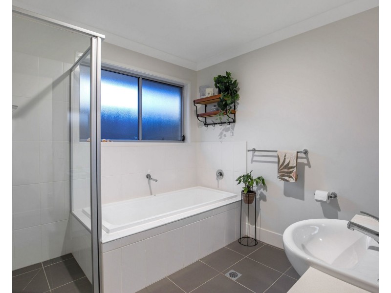 13 Helmore Road, Jacobs Well QLD 4208