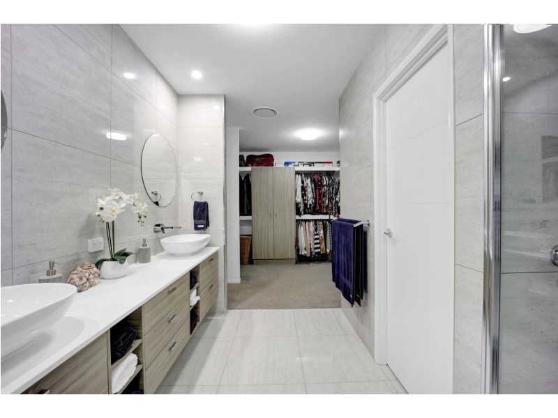 48 Poinciana Place, Jacobs Well QLD 4208