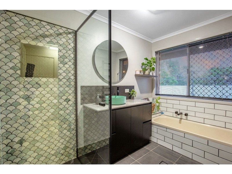 34 Pelican Parade, Jacobs Well QLD 4208