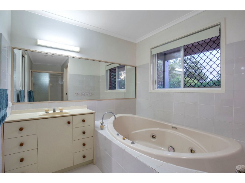 34 Pelican Parade, Jacobs Well QLD 4208