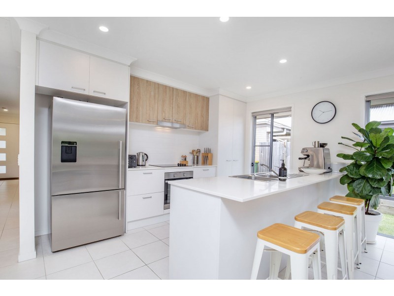 7 Blue Bay Street, Jacobs Well QLD 4208