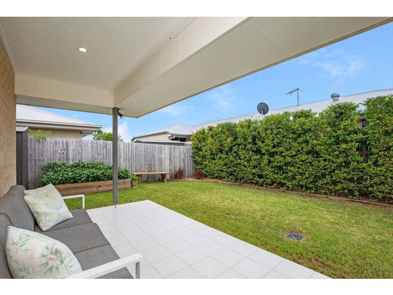 7 Blue Bay Street, Jacobs Well QLD 4208