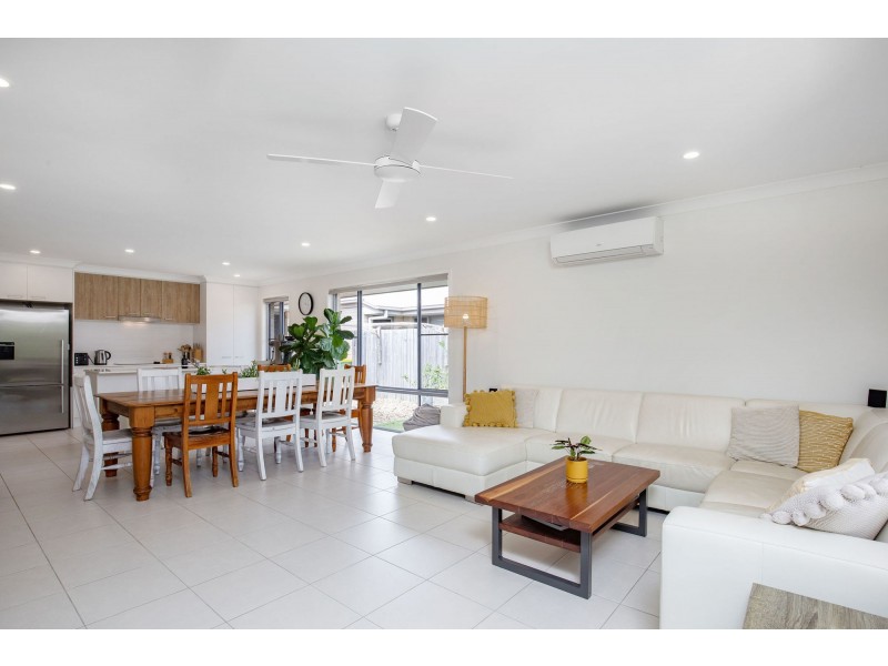 7 Blue Bay Street, Jacobs Well QLD 4208