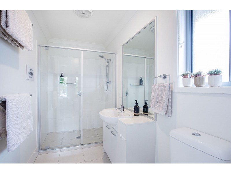 7 Blue Bay Street, Jacobs Well QLD 4208