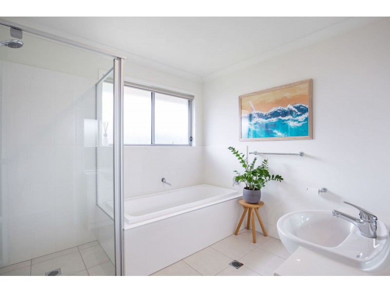 7 Blue Bay Street, Jacobs Well QLD 4208