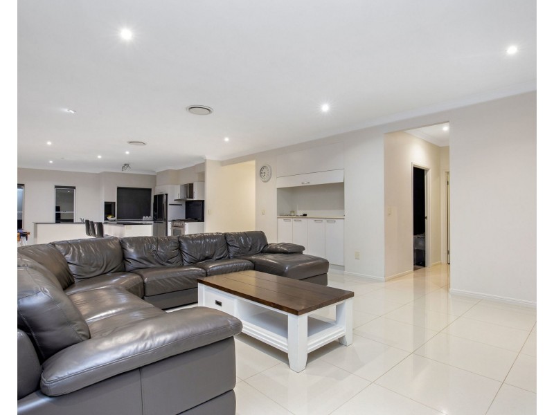 33 Marina Parade, Jacobs Well QLD 4208