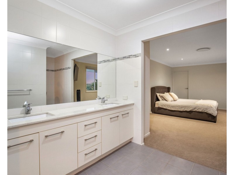 33 Marina Parade, Jacobs Well QLD 4208